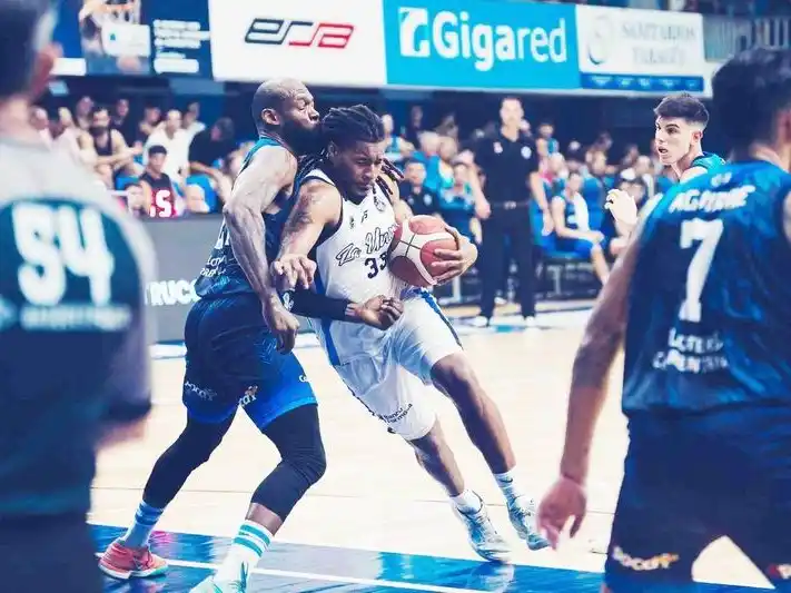 La Unión perdió frente a un
Regatas que volvió al triunfo