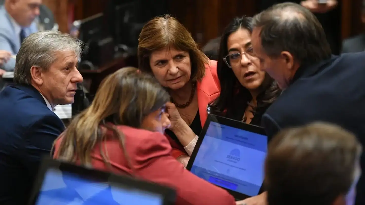 Senado: el oficialismo logró postergar una semana la sesión de interpelación a Manuel Adorni