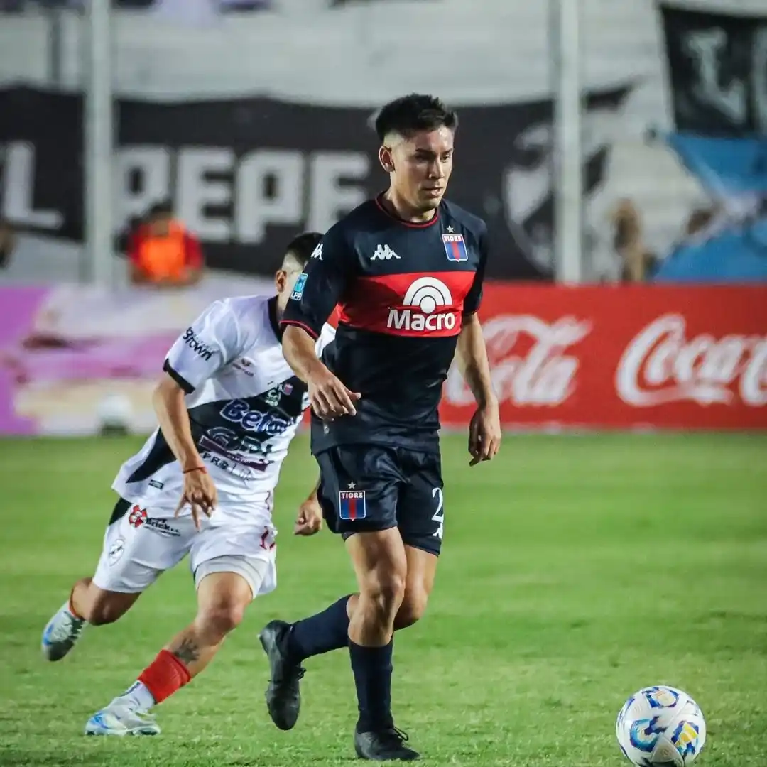 Tigre avanzó ante Claypole