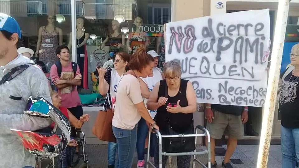Reclamo por cierre del Pami Quequén: Tras protesta aseguran que sólo se trasladará a otra oficina