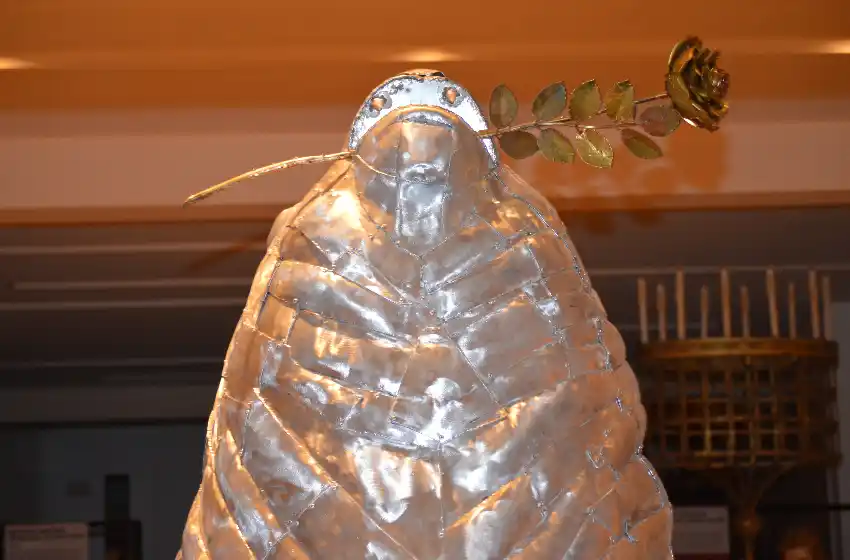 El lobo marino hecho por Pallarols ya llegó a Mar del Plata