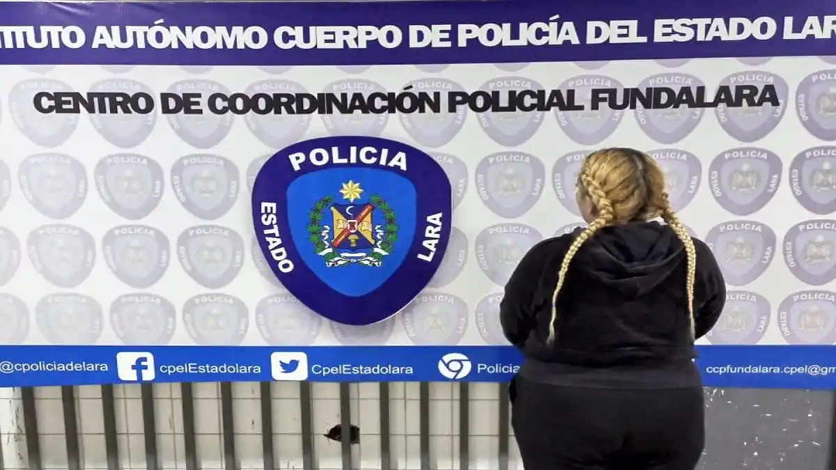 ¡EN LARA! Mujer VA PRESA por maltratar a su hija pequeña que le comió un chocolate