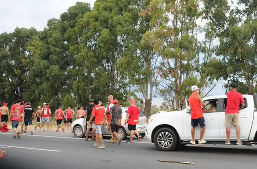 Un muerto y dos heridos en un enfrentamiento entre barras de Independiente y piqueteros