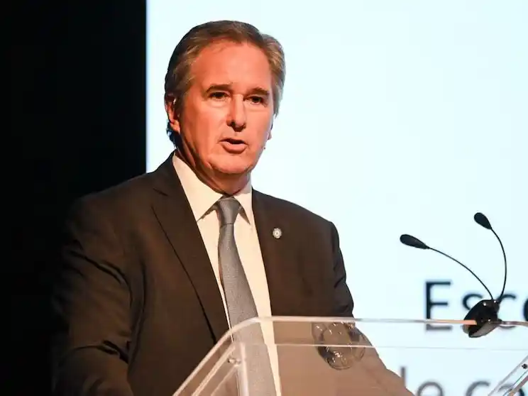 Pablo Quirno dijo que habrá volatilidad hasta las elecciones de octubre y explicó por qué el Tesoro tuvo que empezar a vender dólares