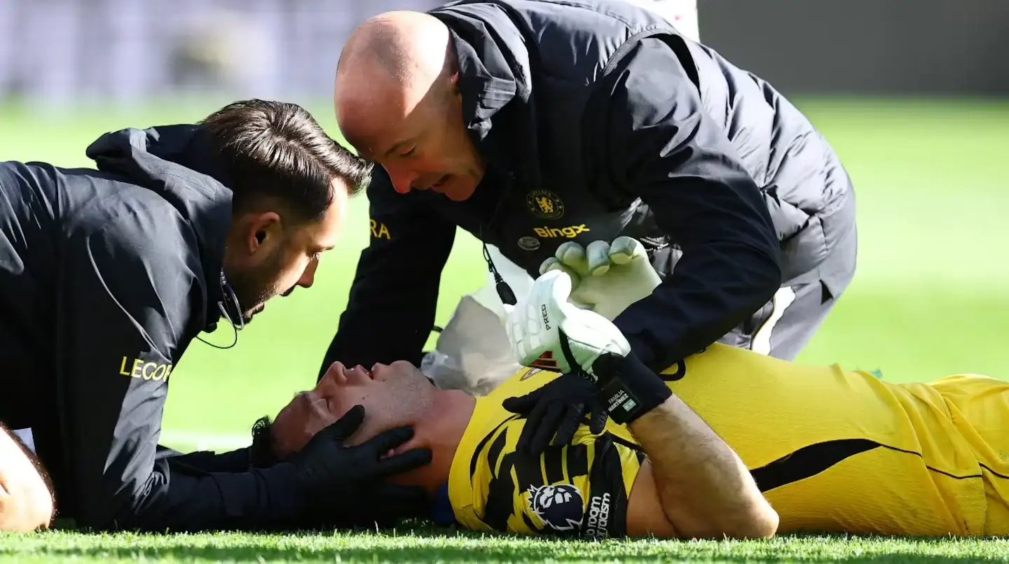 Alarma en la la Selección argentina: ¿Cuánto tiempo estará afuera Dibu Martínez tras la fractura de mandíbula?