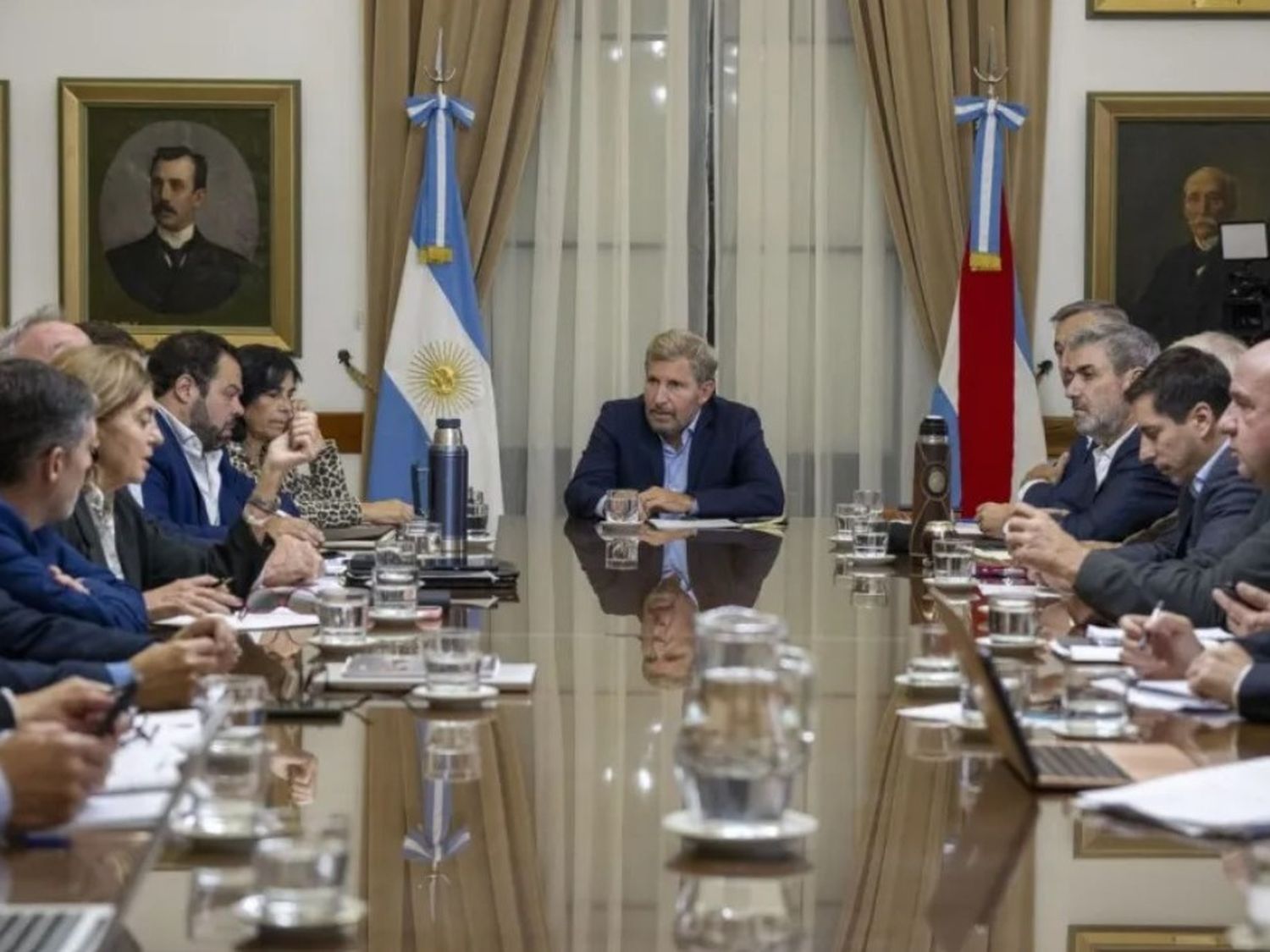 Frigerio analizó traspasar el Palacio San José a la órbita provincial