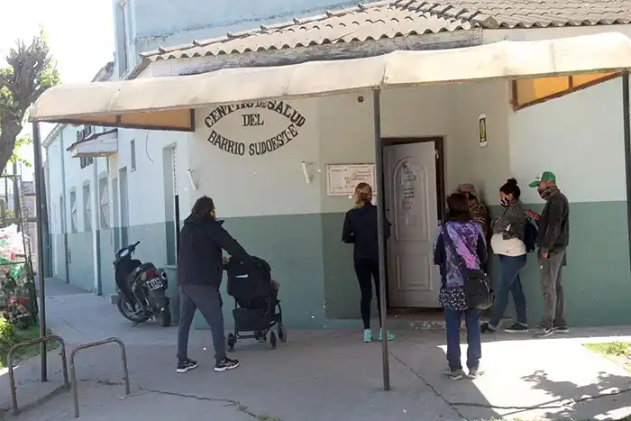 Covid: dos nuevos fallecidos y los contagiados ya superan los 500