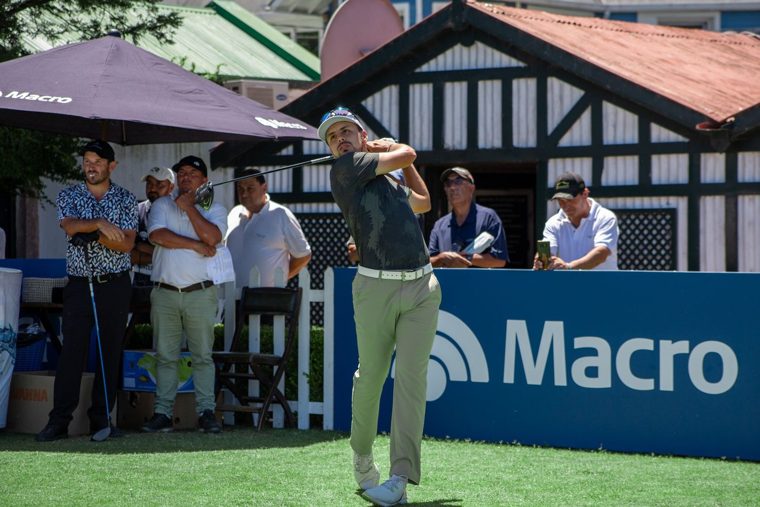 Montenegro manda a una vuelta para el final en Playa Grande.