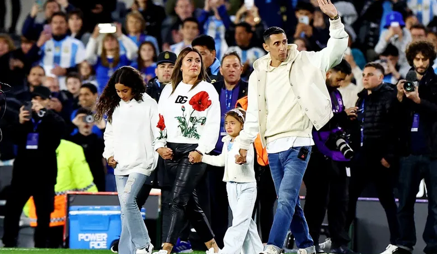 Homenajearon a Fideo Di María por su carrera con la Selección argentina