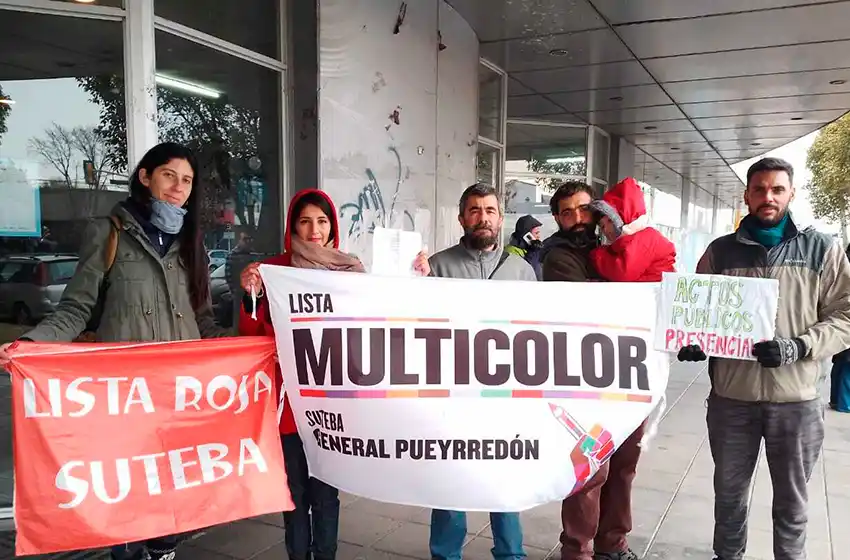 Docentes reclaman la vuelta de los actos públicos presenciales