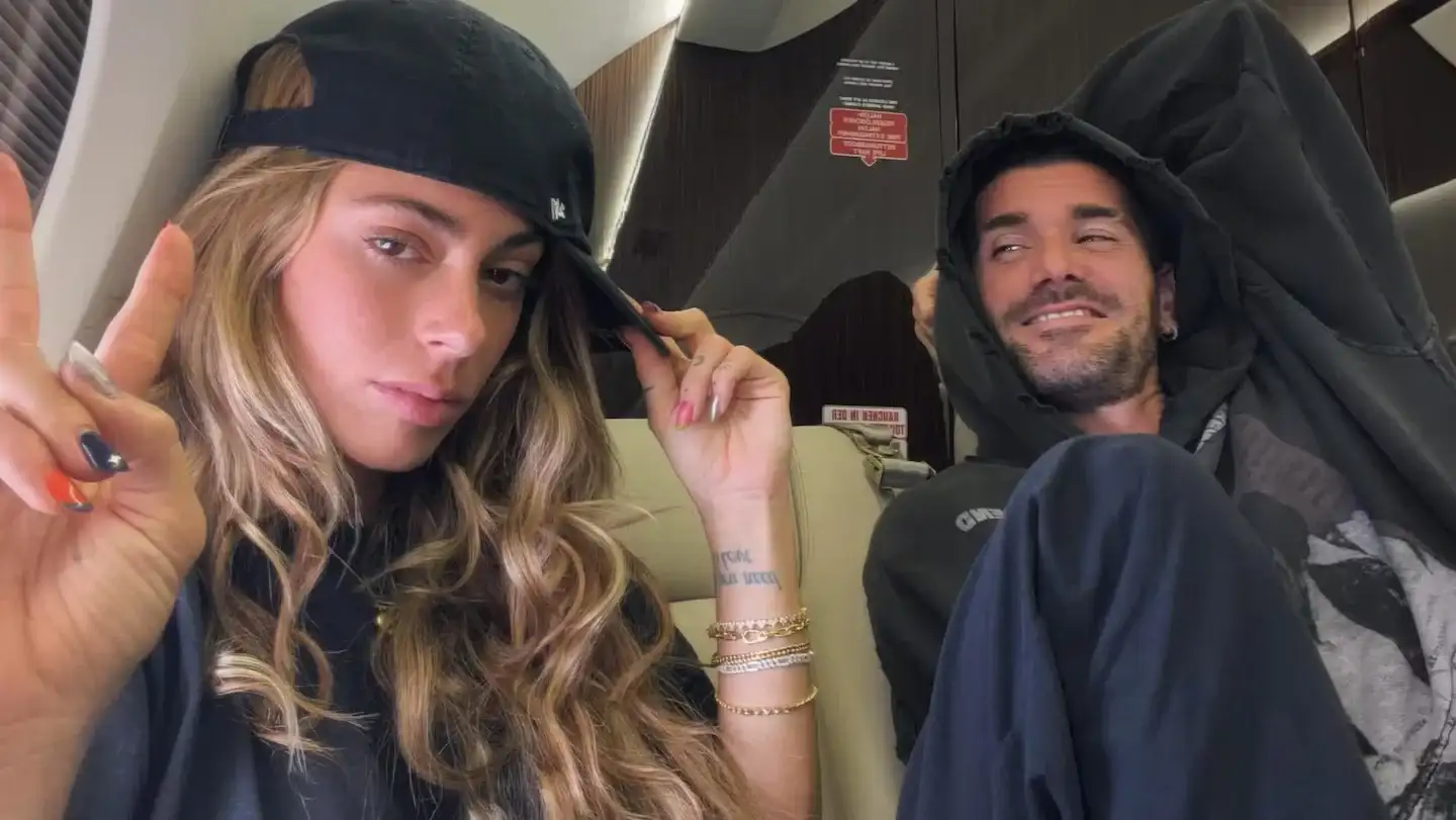 Tini Stoessel y Young Miko - 3