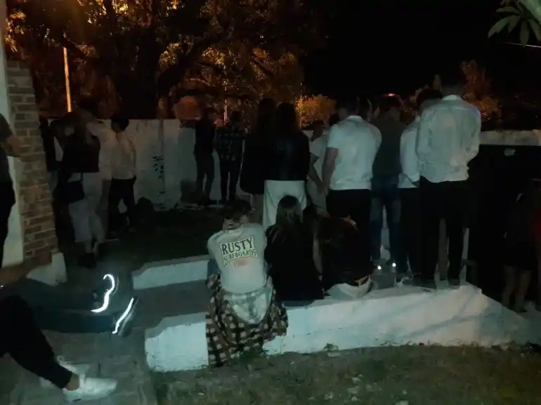 Desbarataron una fiesta clandestina: labraron 52 actas y secuestrron bebidas alcohólicas