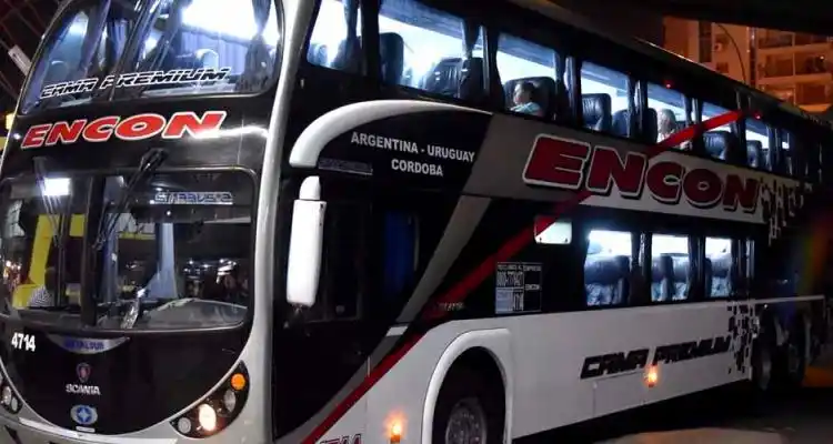 Río Tala: Un hombre que viajaba en colectivo fue detenido por amenazar y molestar a los pasajeros