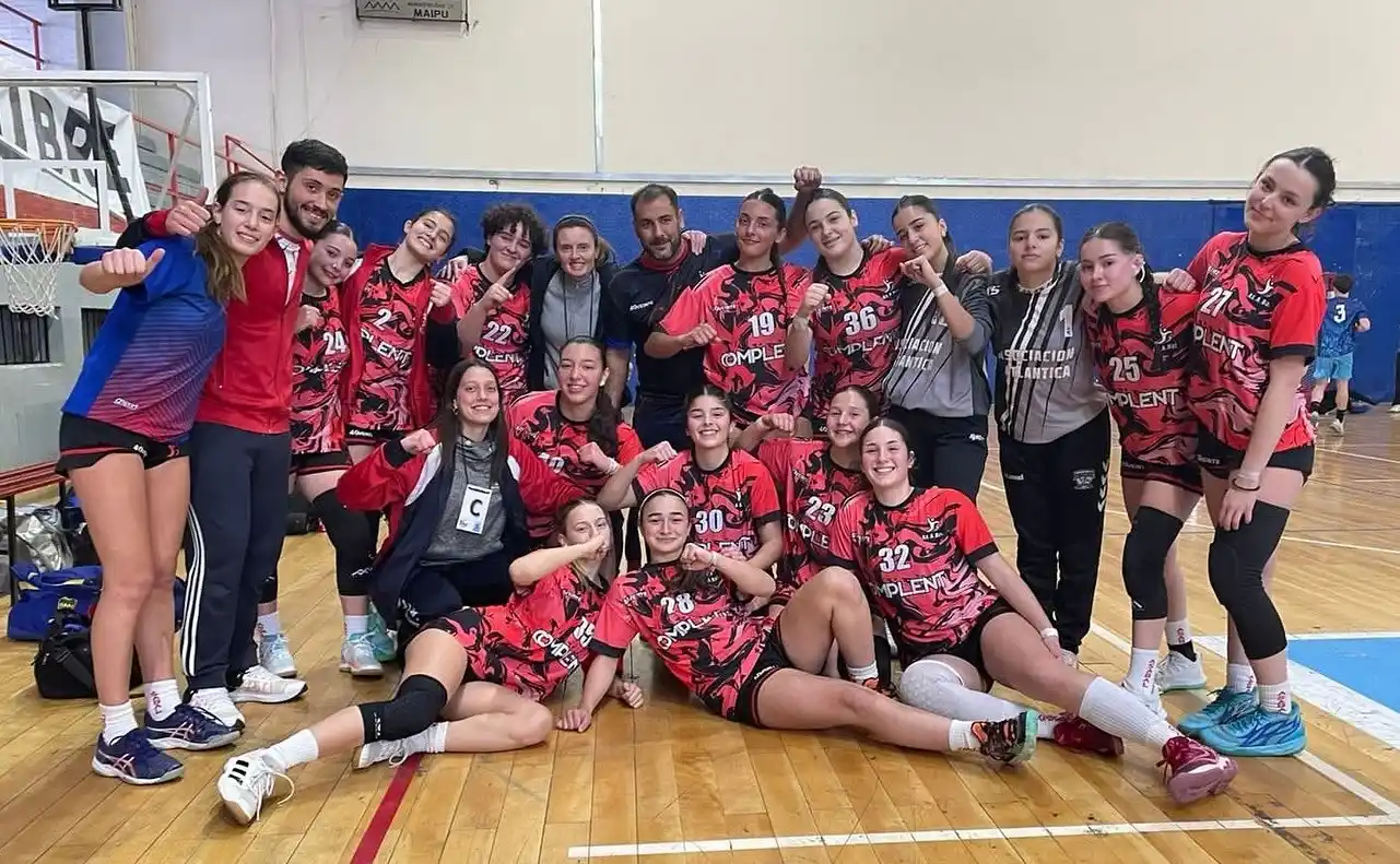 Festejo. De la Selección Atlántica tras su tercer puesto