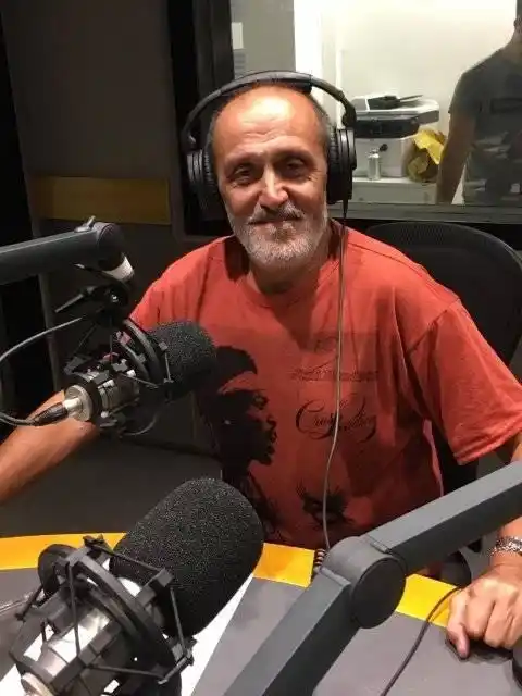 Fernando Núñez en su actual ámbito radial en Gualeguay-