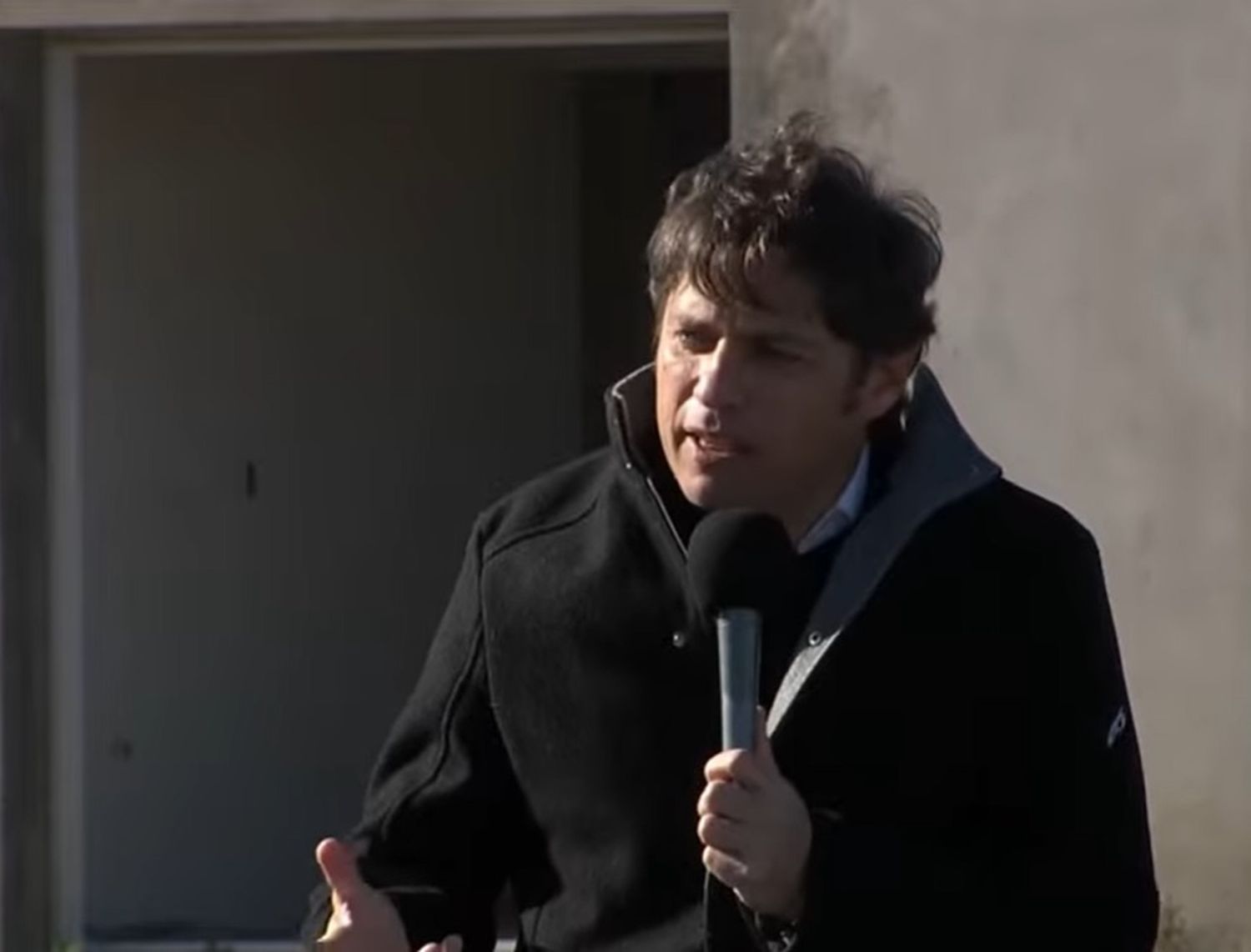 Kicillof en Alberti: "El gobierno anterior abandonó, destruyó y desfinanció al Instituto de la Vivienda"