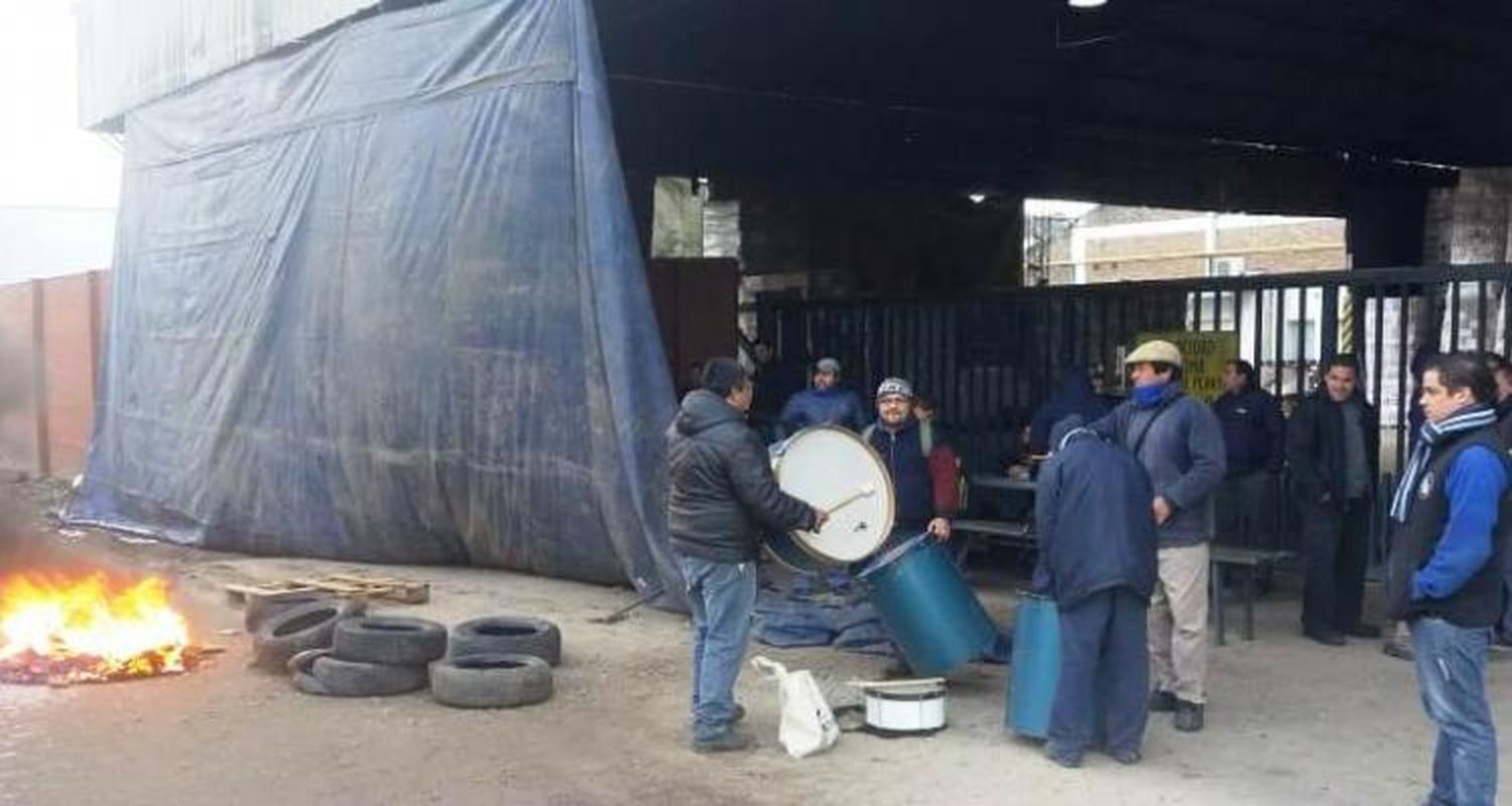 Celupaper: Dictaron conciliación obligatoria pero la empresa no cumplió su parte y sigue el paro