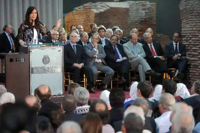 Cristina: "Quieren instalar el miedo para ganar con la inseguridad", apuntó en el acto por los 30 años de democracia
