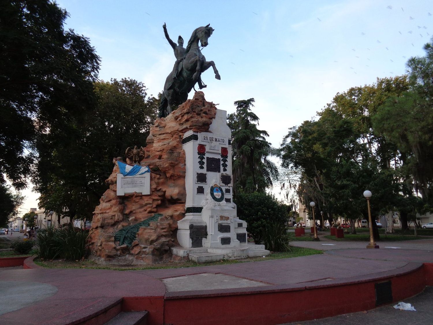 La Plaza San Martín: un lugar donde cada rincón y cada detalle cuenta una historia