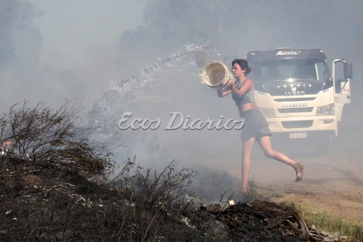 Intervención de dos familias del lugar que comenzaron a combatir el fuego