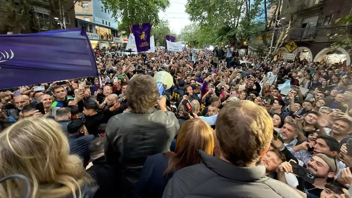 Javier Milei en Tres de Febrero: “Estamos a mitad de camino, no aflojen”