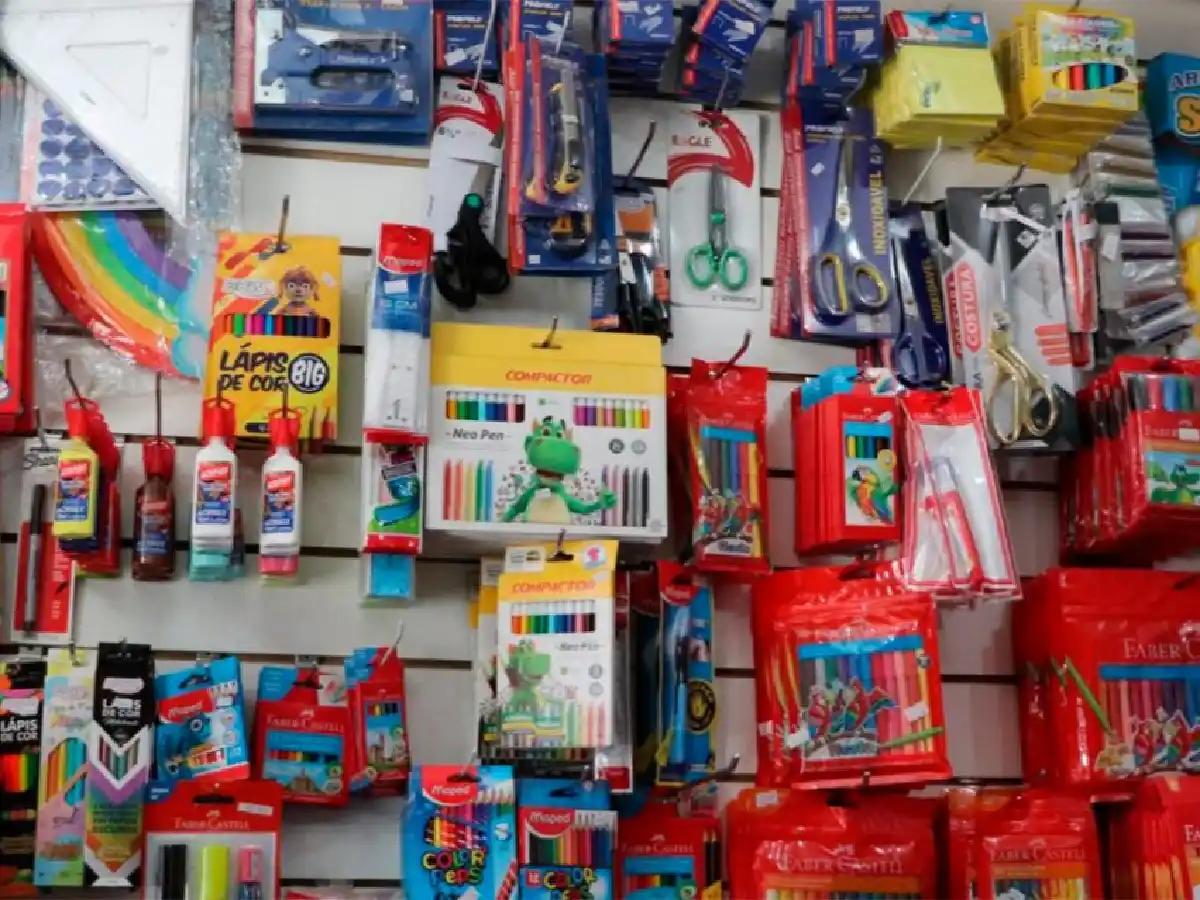 El Gobierno negocia una canasta de útiles escolares a precios populares