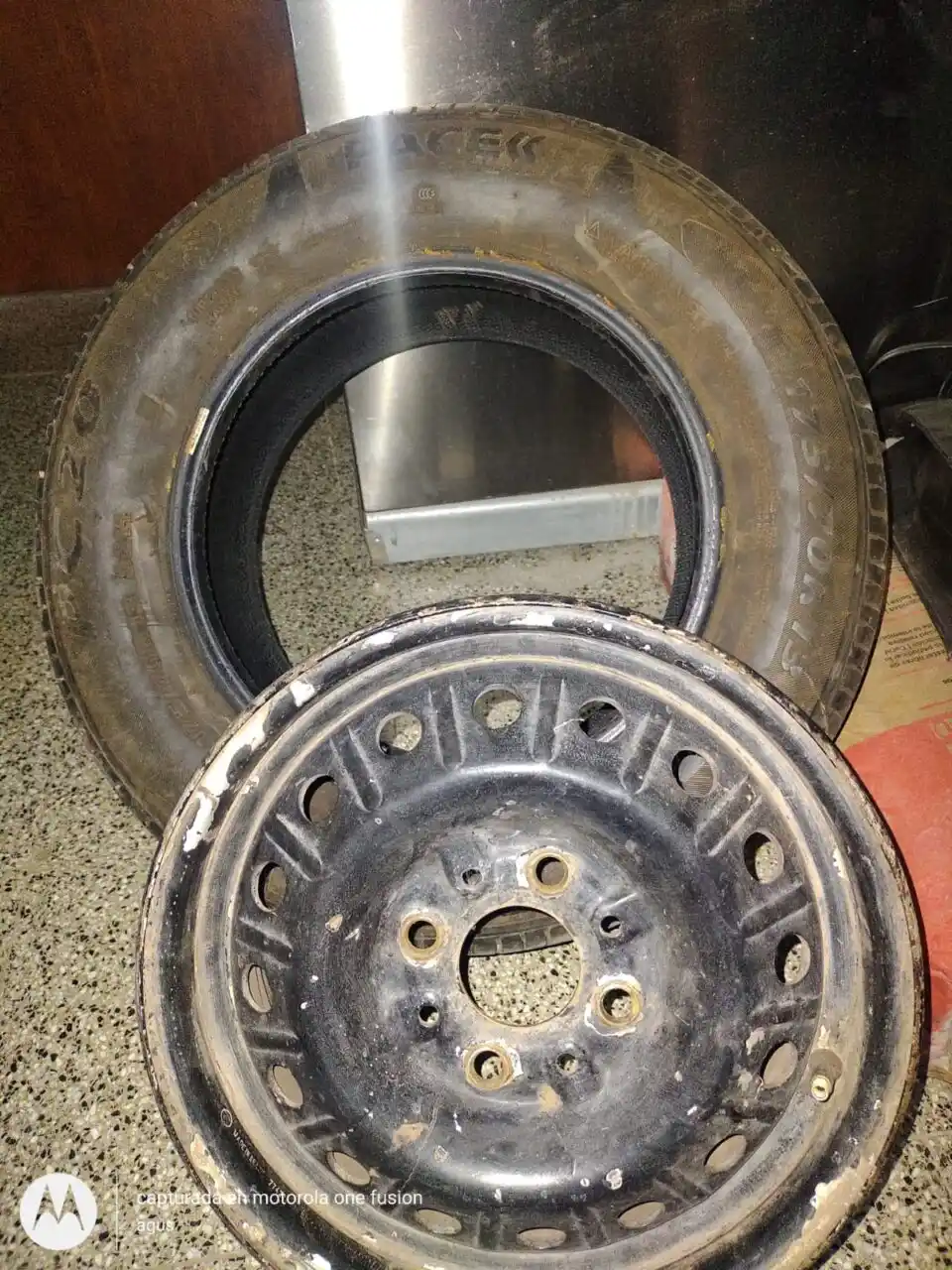 Los detuvieron cuando intentaban vender un neumático robado