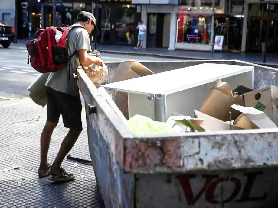 La indigencia fue del 31,6% en el primer semestre de 2025 y registró un significativo descenso