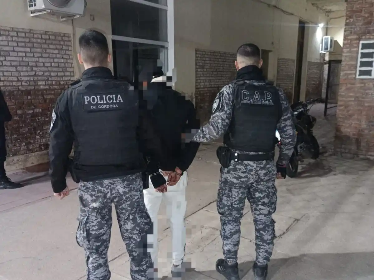 El detenido era traslado a sede policial.