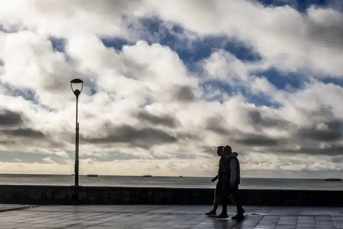 Lunes con fuertes vientos y altas probabilidades de lluvia