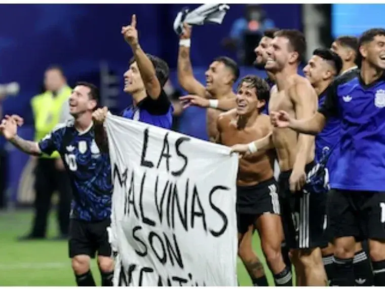 "Las Malvinas son argentinas", el menaje político de los jugadores d la Selección post victoria ante Inglaterra. Foto: Captura