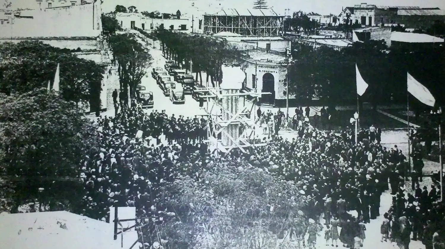 El emblemático monumento fue un regalo de la colectividad italiana en 1939