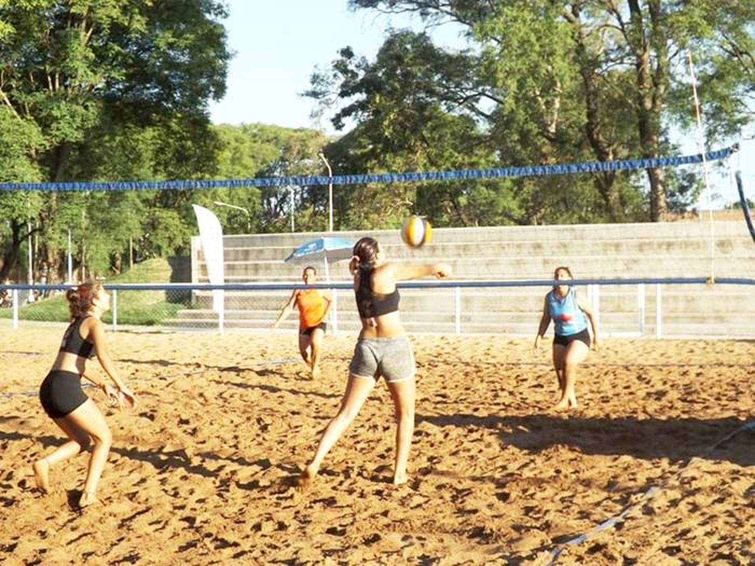 Voley de Playa en las canchas de Zona Verde de Costanera