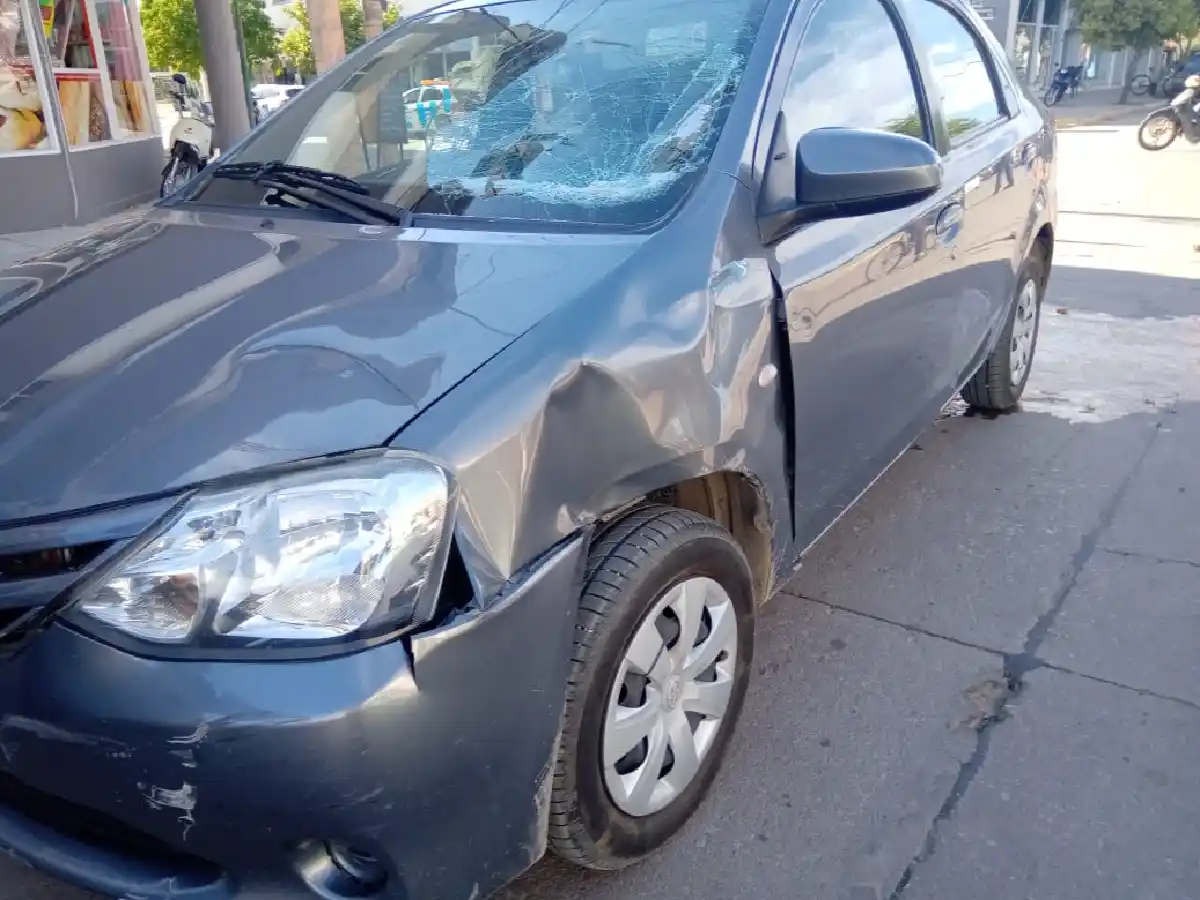 Un motociclista de 52 años perdió la vida tras un accidente en Las Varillas