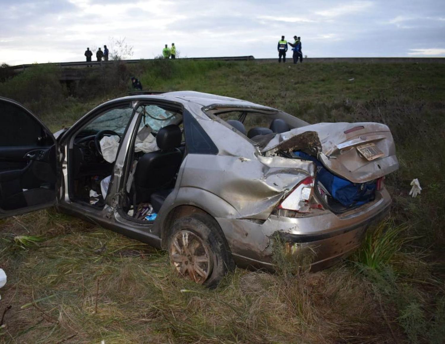 Reventaron una cubierta, volcaron y una joven de 20 años falleció 