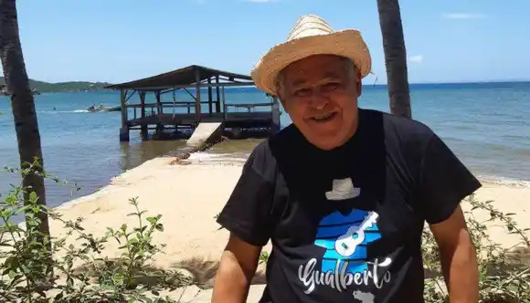 Gualberto Ibarreto ya respira por sí solo