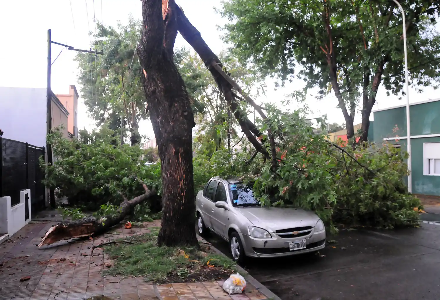 El Servicio Meteorológico Nacional emitió un alerta de nivel naranja por fuertes tormentas para la tarde y noche.