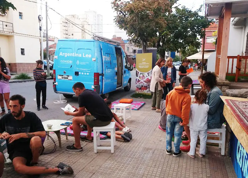 Tango y pintura, algunas de las propuestas del Bibliomóvil