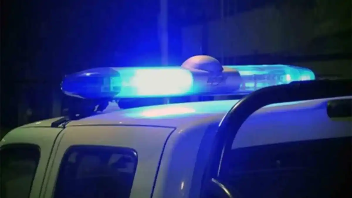 Otro policía resultó herido al intentar repeler la agresión.