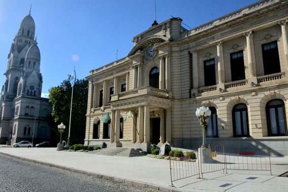Adelantarán al personal del Municipio el 5% de aumento previsto para enero