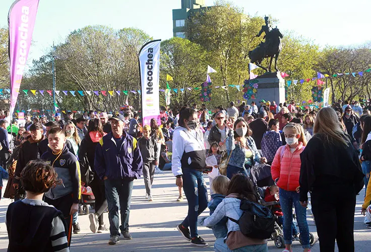 Plaza llena. Por la fiesta de Necochea