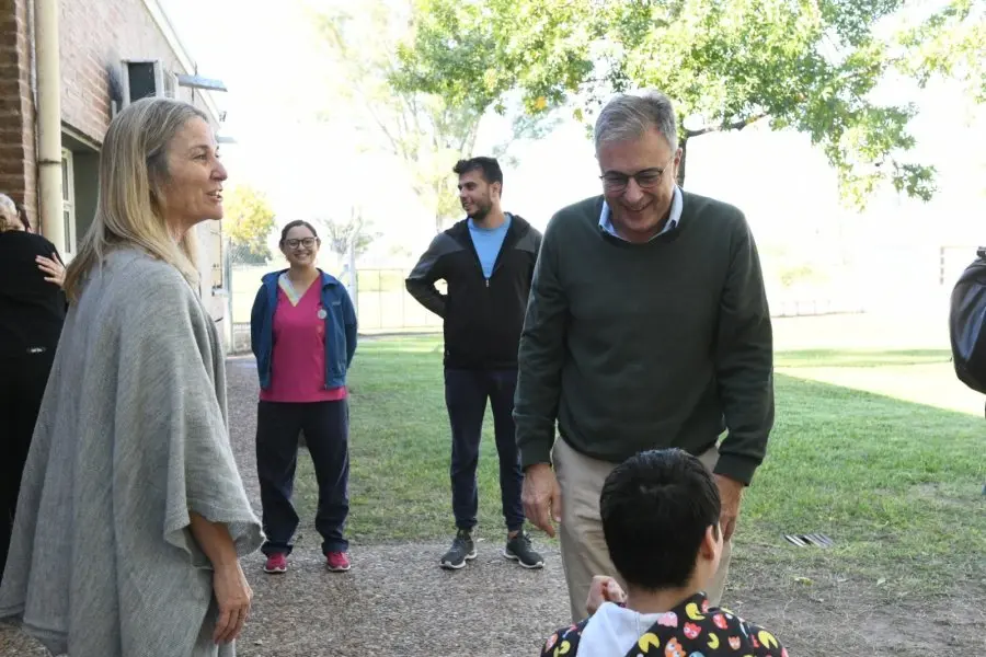 Castellano visitó la Escuela APADIR