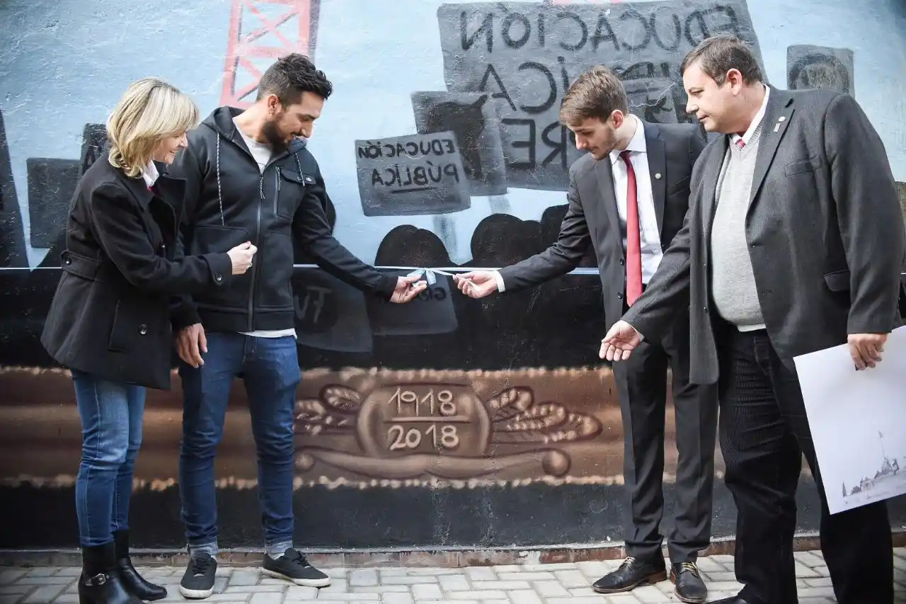 Santa Fe suma un mural que rinde homenaje a la Reforma Universitaria