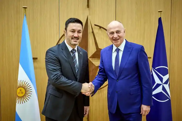 El ministro de Defensa, Luis Petri