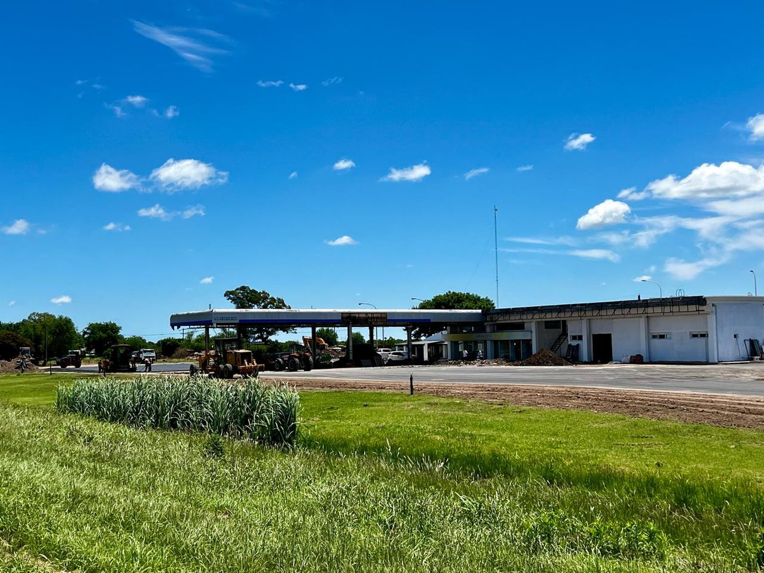 Obra de la hoy actual Estación de Servicio sobre Ruta Nacional 12- PUMA