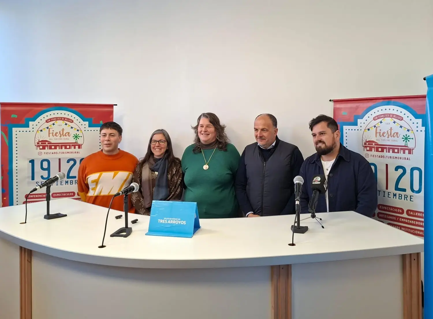 Participaron de la conferencia de prensa el Intendente Pablo Garate; el delegado de Bellocq, Marcos Taboada; la directora de Turismo, Carolina Goicoechea; el director de Cultura, Tomás Paniga, Karina Sierra y Fabián González