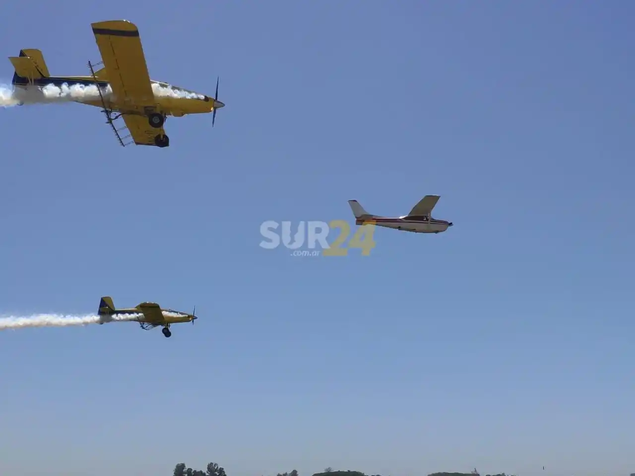 Exitoso festival aéreo por el 50º aniversario del aeroclub cañaseño