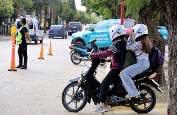 Marinucci y el intendente de Roque Pérez impulsaron la seguridad vial y la movilidad sustentable