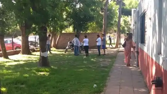 Familiares de los alumnos de la Escuela N°41 de Benavidez pedían saber qué pasó