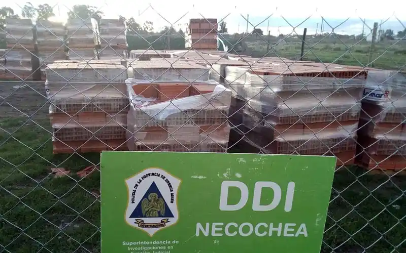 Compró ladrillos por $150.000 y pagó con cheques sin fondo